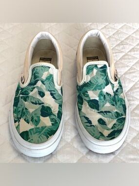 Vans custom Leaf Me Alone slip-ons green leaf pattern blush sides women’s sz 6.5